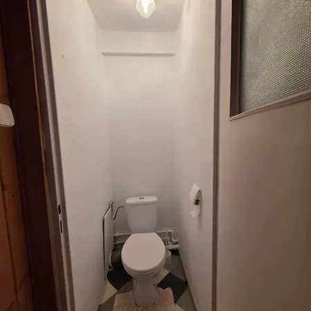 Проживание в семье Near The Center Of Warsaw, Bora Komorowskiego 35