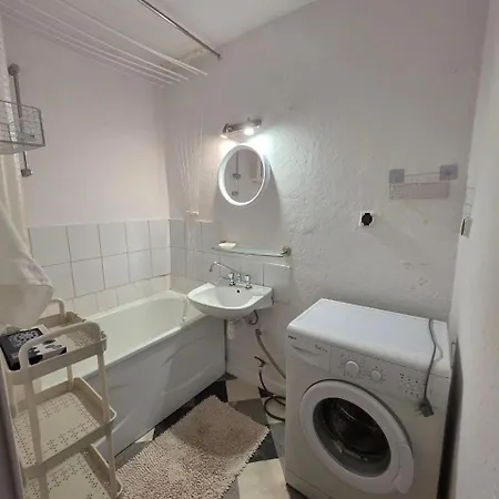 Проживание в семье Near The Center Of Warsaw, Bora Komorowskiego 35 Варшава